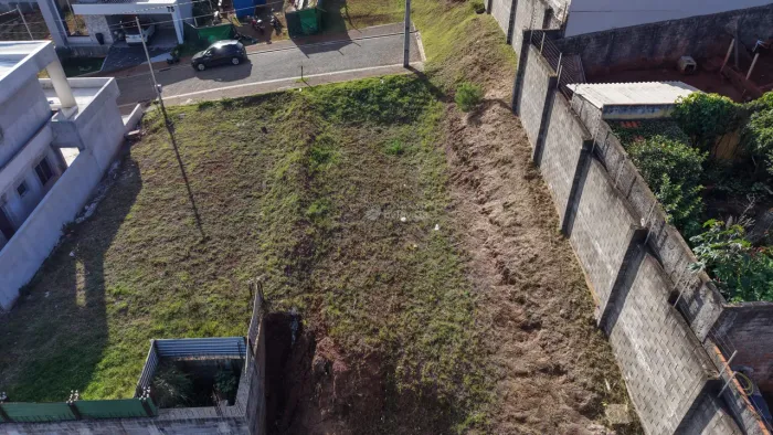 TERRENO À VENDA NO VIVERE PARC CONDOMÍNIO RESORT EM APUCARANA.