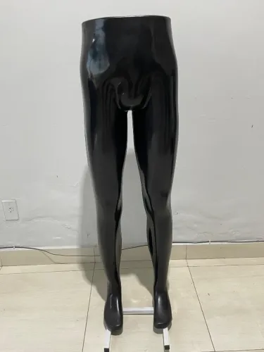 Manequim masculino meio corpo