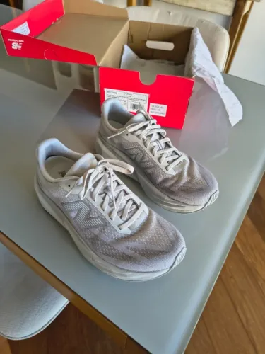 Tênis New Balance Rebel V5 tam. 40