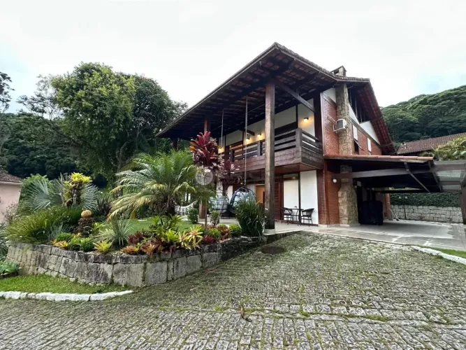 Casa em condomínio à venda Porteira Fechada com 5 suítes, 320 m² no Comary - Teresópolis/R