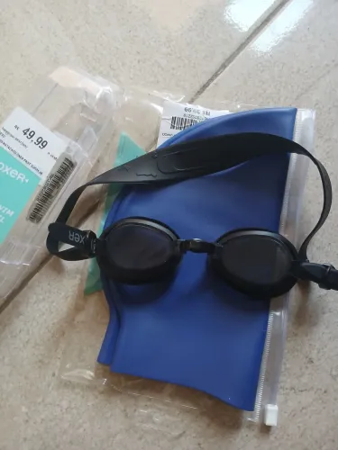 Touca e oculos de natação