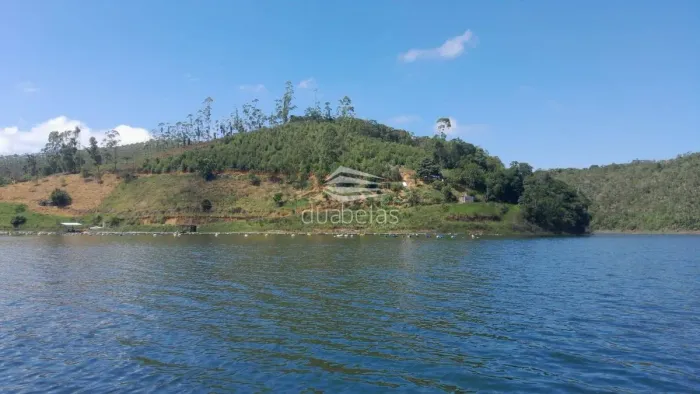 Chácara beira de Represa, em Paraibuna.
