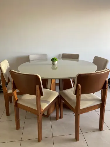 Mesa de jantar com 6 cadeiras tampo de vidro redonda 1,35x1,35m