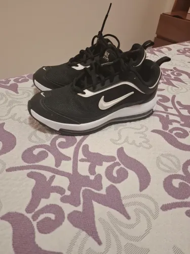 Vendo 2 pares de Tênis: Nike Air force e Adidas Runner 