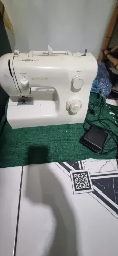 Máquina de Costura Singer Tradition - Ótimo Estado?.