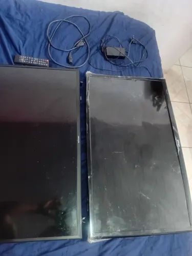 2 Tvs 32 retira de peças. 