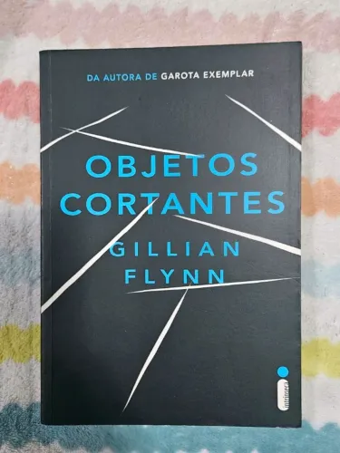 livro objetos cortantes gillian flynn