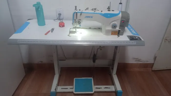 Máquina de costura jack F4