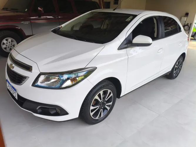Chevrolet Onix Hatch LTZ 1.4 8V Flex Power Aut. 4P 2015