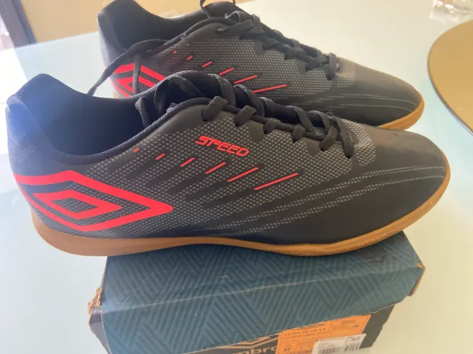 Chuteira society futsal Umbro
