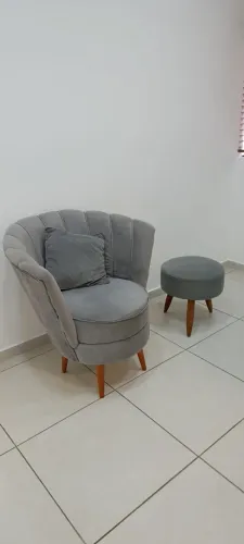 Poltrona em pétala + Puff
