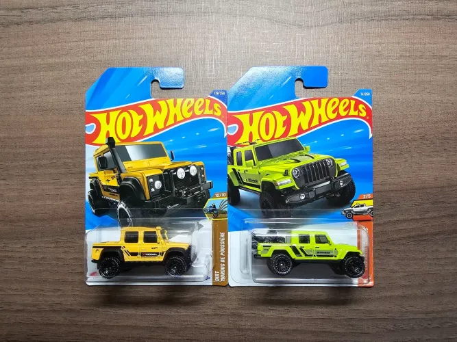 Hot Wheels Land Rover Defender + Jeep Gladiator