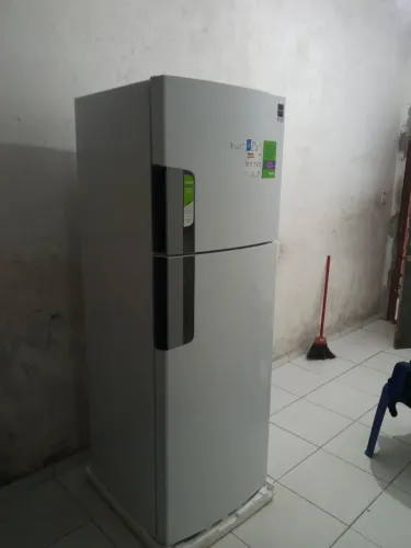 Geladeira com 4 meses de uso.
