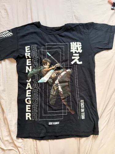 camiseta attack on titan piticas 14