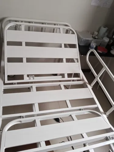 Vendo-se cama hospitalar 2 manivelas