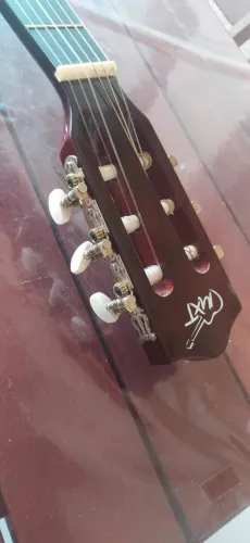 violão pequeno