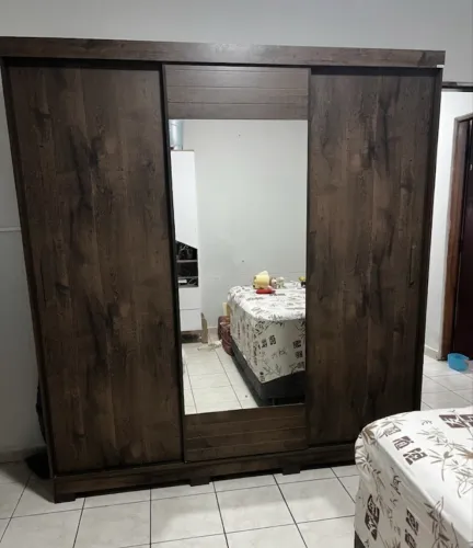 Guarda roupa casal em MDF3 portas de correr com espelho