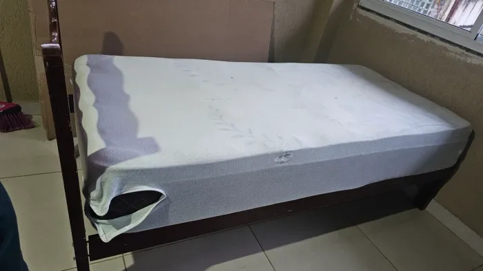 Cama de solteiro com colchão