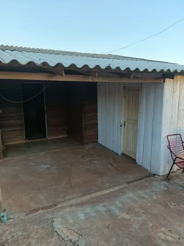 VENDE-SE CASA EM SEBERI.