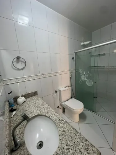 Casa de 3/4 e campo de futebol