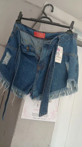 Vendo 10 shorts dins mas 2 saia novos estou fechando a loja zap * tudo 400$