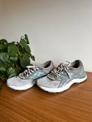 Tênis ASICS 35 Feminino Cinza Academia