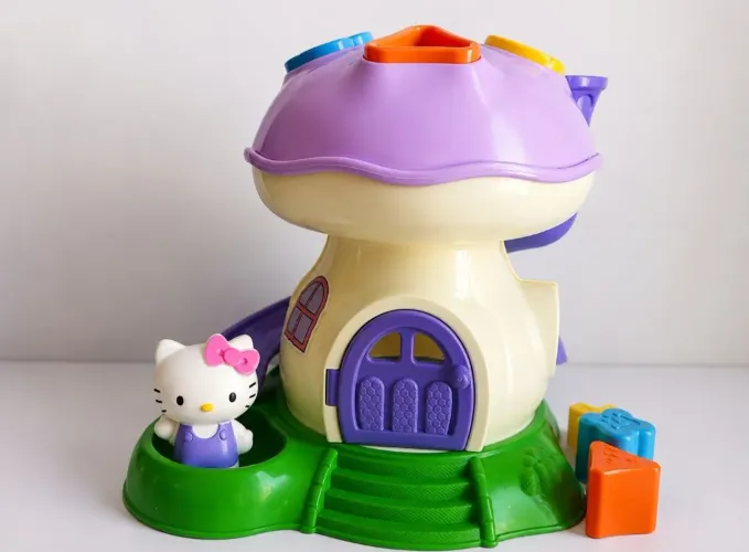 Boneca Hello Kitty + Casa Cogumelo da Hello Kitty 