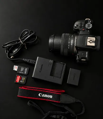 Canon R100