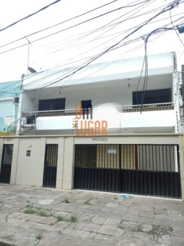 Belíssima Casa de 2 Pavimentos com 8 Quartos para Venda e Aluguel ao Lado da Praça Brasil,
