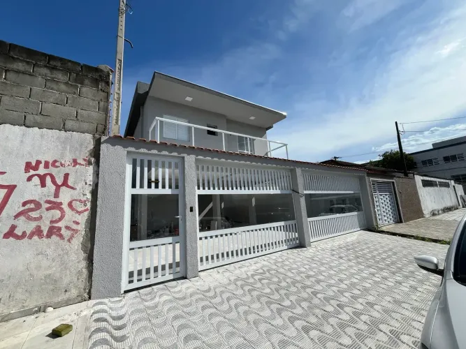 Casa de condomínio na Vila Tupiry, em Praia Grande - SP.