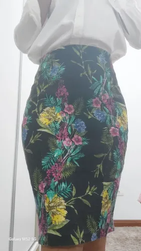 Saia midi elegante tamanho M