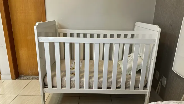 Berço americano 100% MDF com colchão 