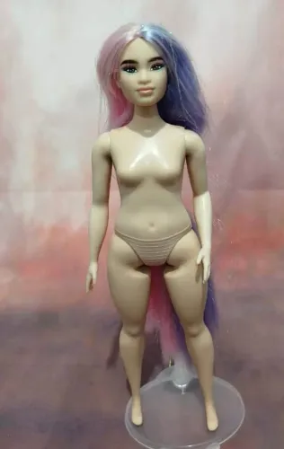 Boneca Barbie Extra em corpo fashionista