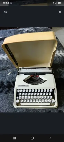 Máquina de escrever Hermes Baby