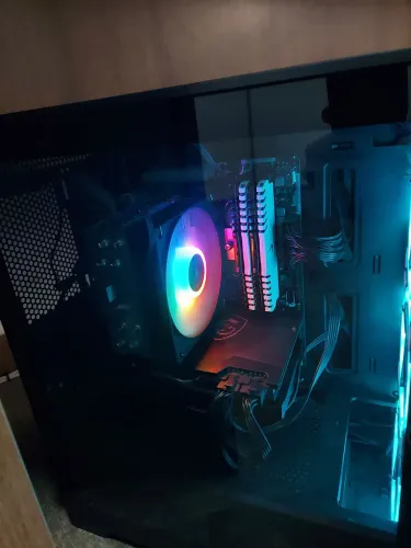 PC Gamer Ryzen 5 5600 + RX 6750XT + 32GB RAM