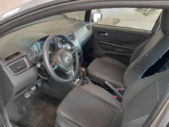 Volkswagen Crossfox 1.6 MI Total Flex 8V 5P 2011