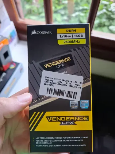 Memória RAM corsair vengance 2400 MHz DDR4 16GB CL14