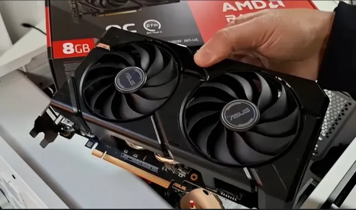 RX 7600 8GB 1 Ano de Uso comprada na PICHAU
