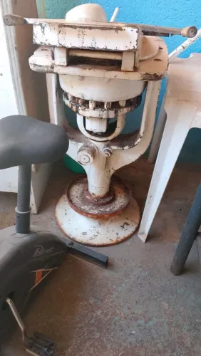 Divisora de Massa Manual de Coluna (Pão/Padaria) preço a negociar