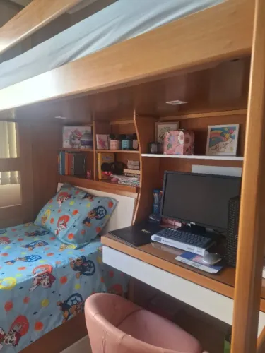 VENDO TRILICHE DE MADEIRA COM BANCADA E GAVETÕES