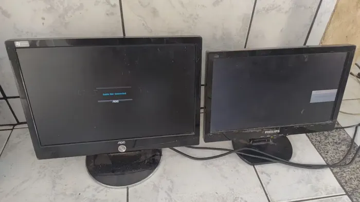 Vendo 2 monitores usandos funcionando