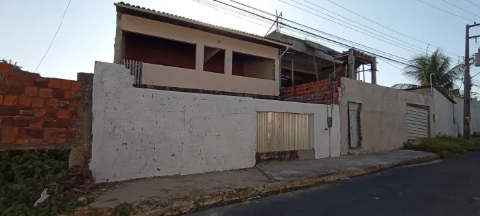CASA COM  5 QURTOS PROX DO COLÉGIO  LITERATO  
