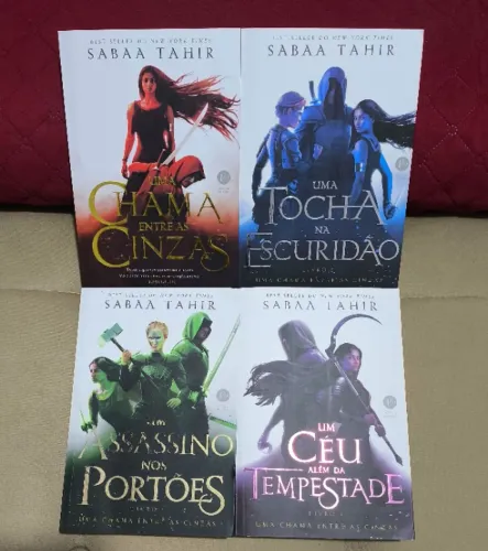 Uma Chama Entre as Cinzas - Coleção Completa 4 Livros | Sabaa Tahir