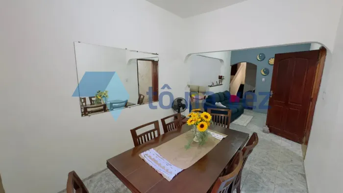 Casas & Sobrados 5 dormitório(s) em Jardim Neide