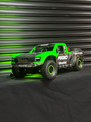 Automodelo Traxxas UDR Rigid Nova