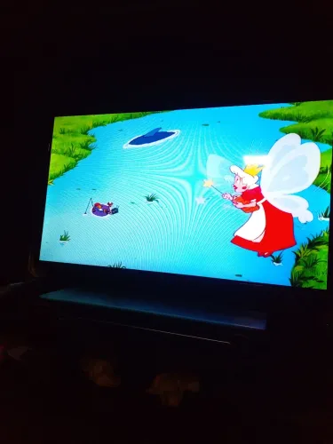 Vendo tv smart com comtrole de voz pouco tempo de uso 32polegadas