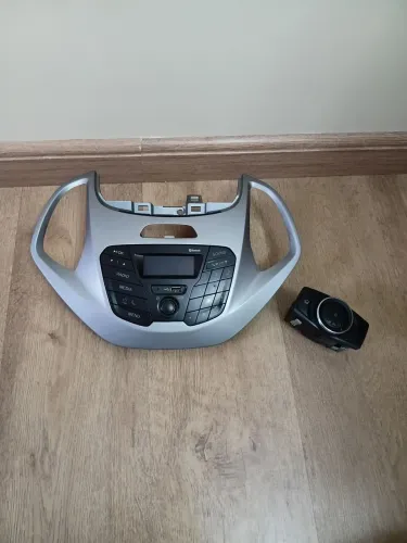 Vendo radio original e botão orinal do ford ka 2017