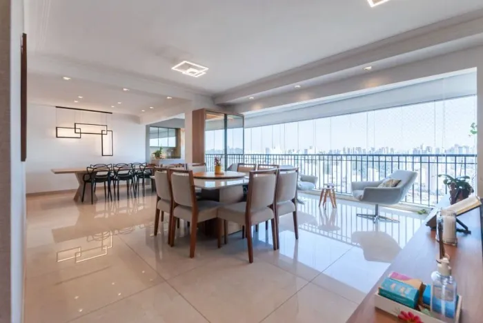 Apartamento de luxo com 3 suítes e 3 vagas na Aclimação, SP: 176m² de puro conforto e sofi