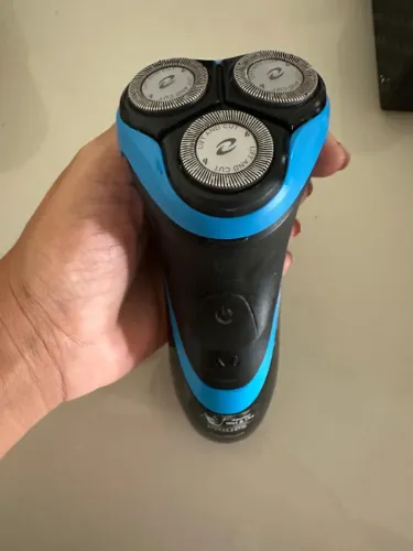 Barbeador Philips Prova Dágua - Barbear rente - Gillete - Carregável