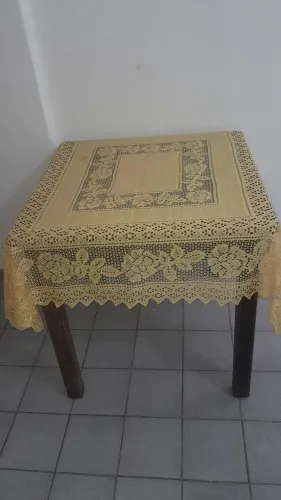 Mesa Madeira Angelin de gravatá , incluso um banco madeira p. * wattsap  valor 250 